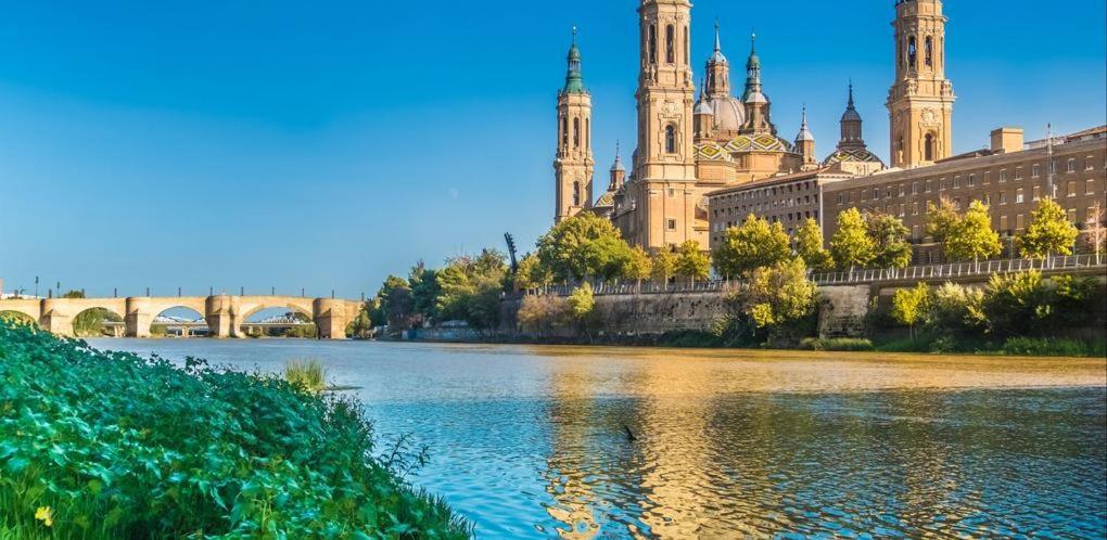 Piso Para 4 Con 2 Parking En Casco Historico De Zaragoza 2 Noches Minimo المظهر الخارجي الصورة